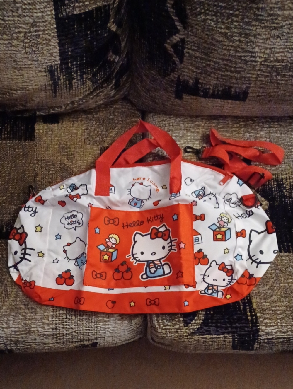 4/$40 New Hello Kitty White and Red Duffle Bag with Removable Strap